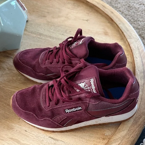 Reebok Classic Maroon Sneakers - Picture 3 of 7